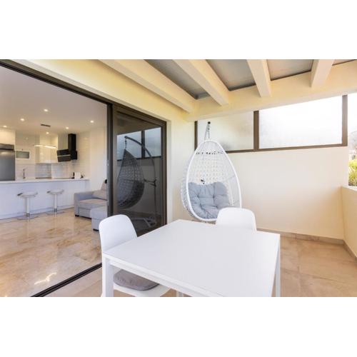 Apartamento de Lujo con Impresionantes Vistas al Mar y Plataneras