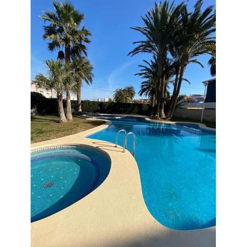 Apartamento Denia,piscina,padel,150 m de la playa