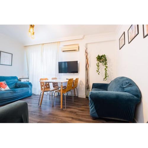 Apartamento en barrio sevillano, free bus, metro