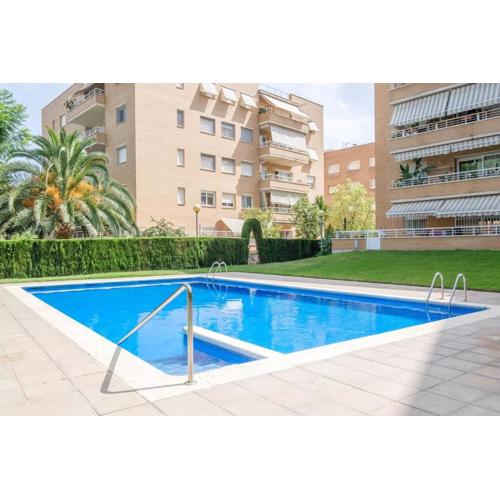Apartamento en complejo residencial, con piscina.