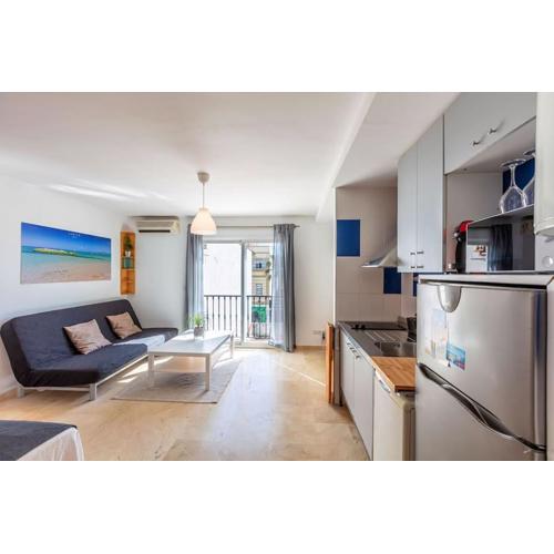 Apartamento en la calle principal con solarium.