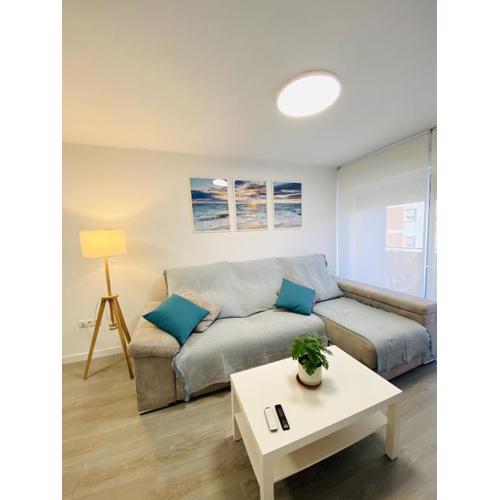 Apartamento en Málaga junto a estación de metro by MO