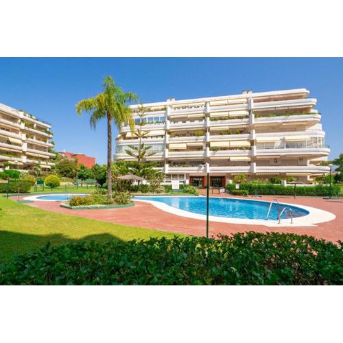 Apartamento en Marbella con piscina,golf y parking privado