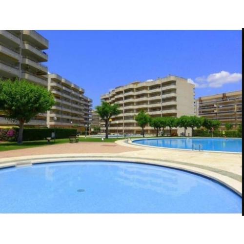Apartamento en Salou con 3 piscinas junto a Port Aventura