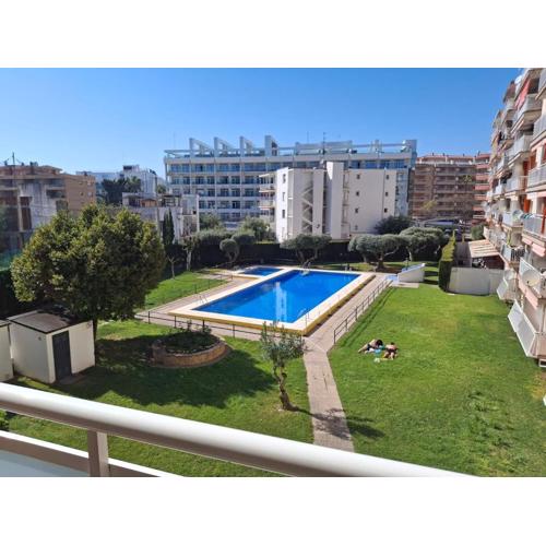 Apartamento en Salou con piscina y A-C y garaje