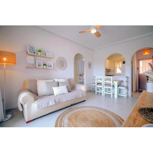Apartamento en Torrevieja con Piscina y a 100 metros de la playa