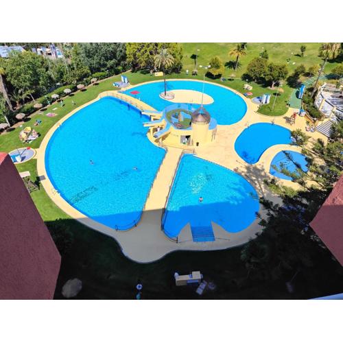 Apartamento entero, enormes piscinas, terraza y playa