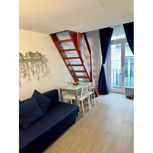 Apartamento exterior con balcón en el corazón de Chueca, Gran Vía