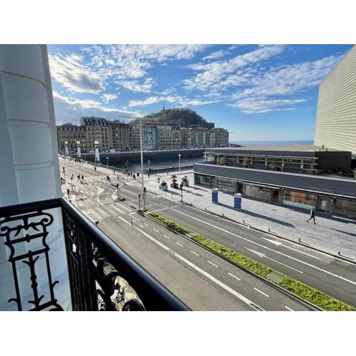 Apartamento frente al Kursaal y la playa