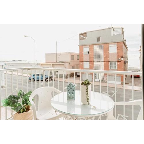 Apartamento frente al mar, familiar y acogedor.