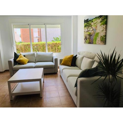 Apartamento Luz de Baria con gran jardín en primera línea Urbanización Playa de Baria 2