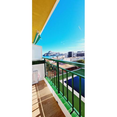 APARTAMENTO NUEVO CÉNTRICO en PRIMERA Línea de playa con vistas al Mar, Piscina, aire acondicionado y wifi