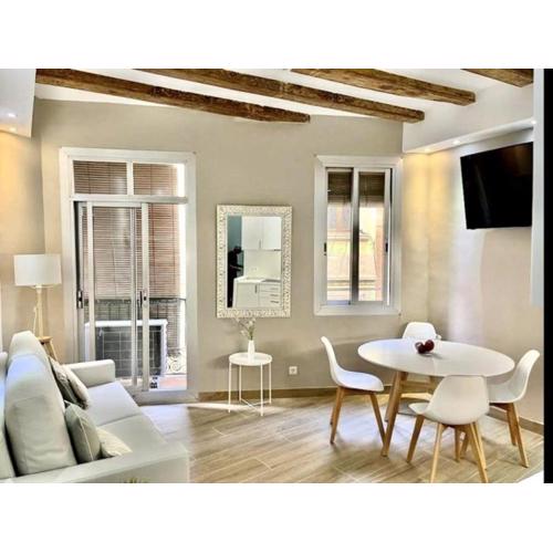 Apartamento renovado con 2 habitaciones en el corazón de Barcelona - ES-341-3