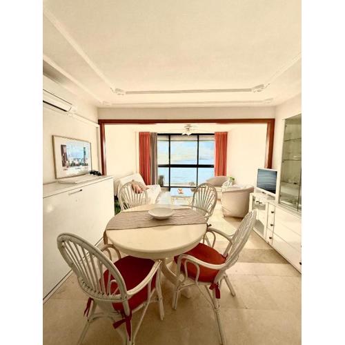 Apartamento Santa Margarita, primera línea de playa con piscina