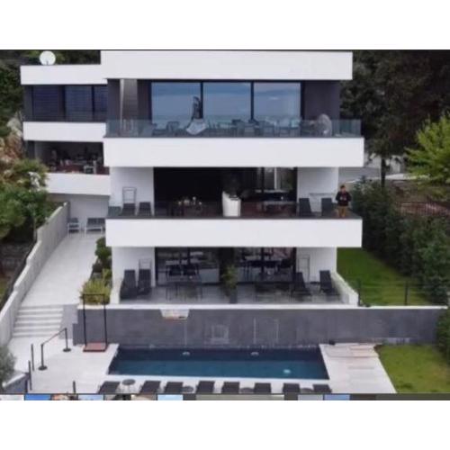 Aparthotel Villa V with pool and breakfast
