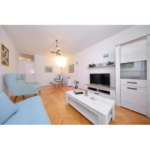 Apartman Lana in city centre with garage