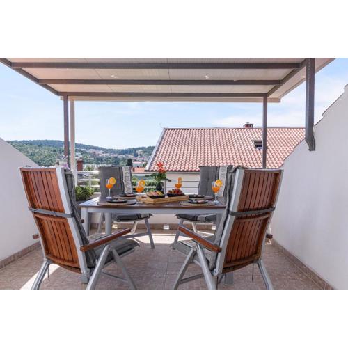 Apartman Lorena - with sea view near Old Town