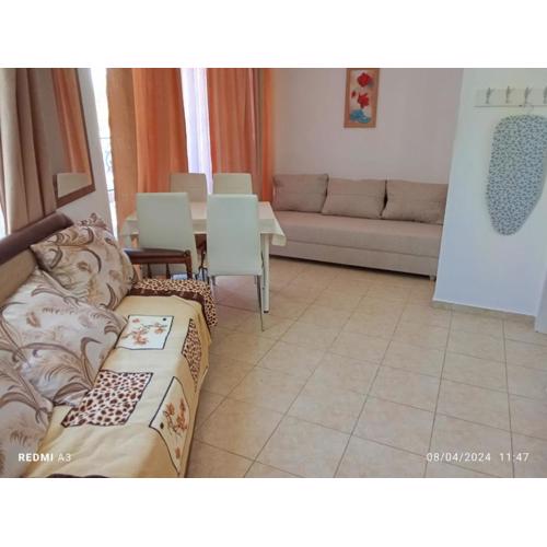Apartmán pro 2 - 4 osoby - bílá budova v areálu hotelu Kokiche Sunny Beach, Nesebar, Bulharsko