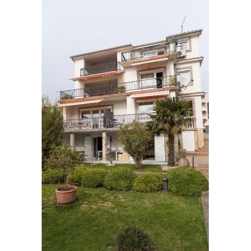 Apartmani Crikvenica 30111 - Karin