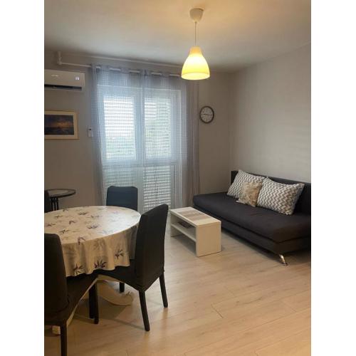 Apartment 10 min walk to center