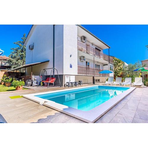 Apartment 2 with pool