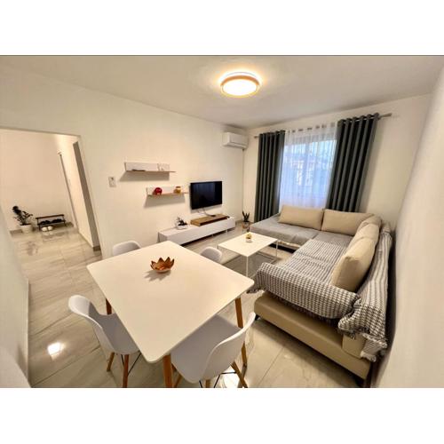 Apartment 28