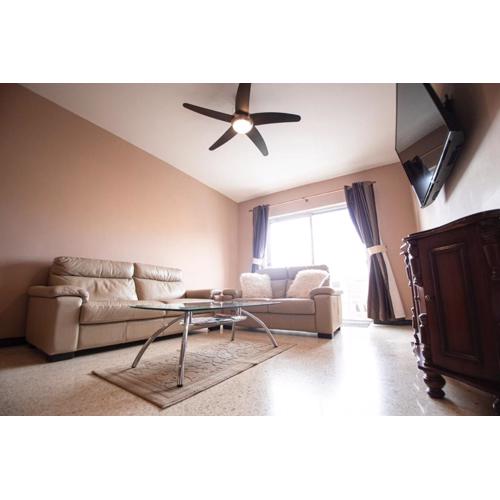 Apartment 5 mins away from the beach.