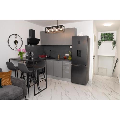 Apartment Adam