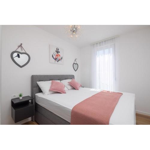 Apartment Alegria in Okrug with heated Pool, Sea view, Jacuzzi, Wifi