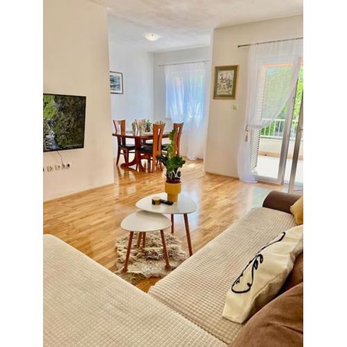 Apartment AMORE with PRIVATE PARKING , Makarska