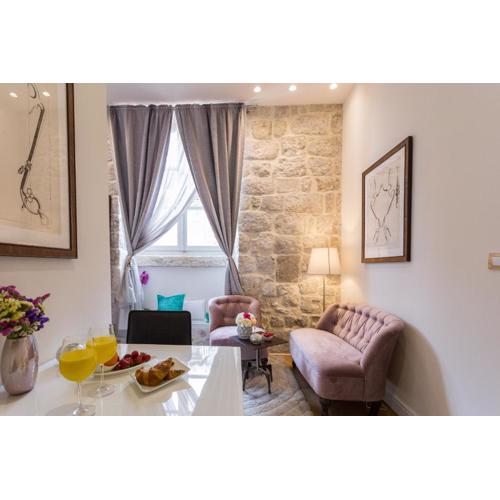 Apartment and Rooms Stay