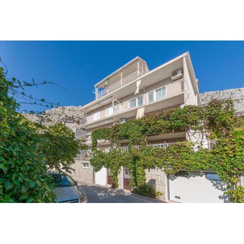 Apartment and Rooms Tatjana