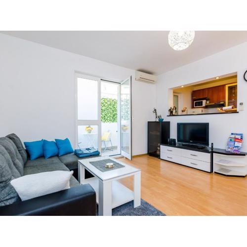 Apartment Antej - One Bedroom Apartment with Terrace and City View