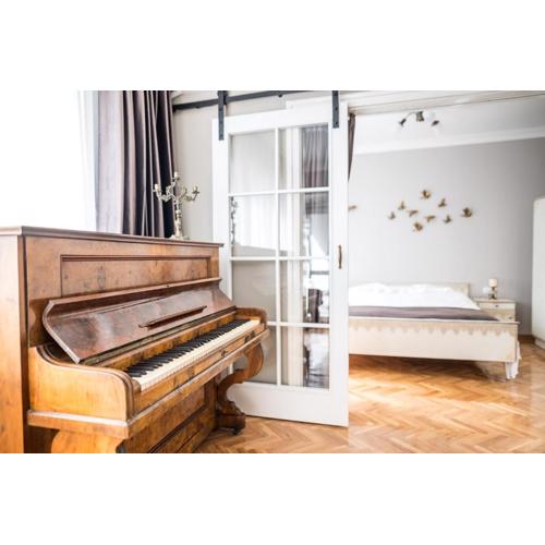 Apartment Antique Theatre 3 - RETRO
