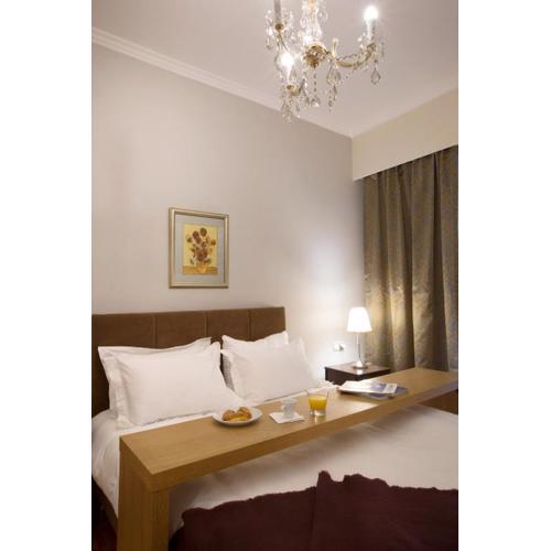 Apartment at Koukaki, 150m from the metro by YHA