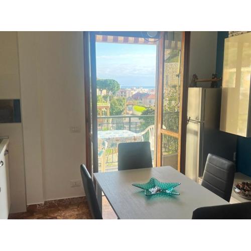 APARTMENT Aurora & Nicole IDEAL per biker con terazza vista mare parcheggio è Wi-Fi gratuiti