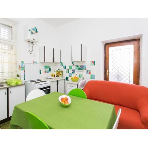 Apartment Blue & Green - Two-Bedroom Apartment with Terrace and Garden View