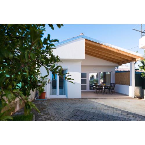 Apartment Bokanjac with Free Covered Parking
