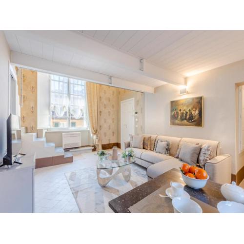 Apartment by Square Piazza San Michele