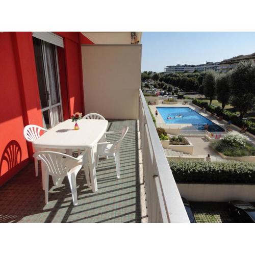 Apartment by the beach in a residence with pool