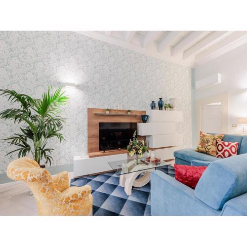 Apartment by the Square Piazza San Michele