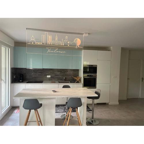 Apartment Charm of Barry Gardens- private parking
