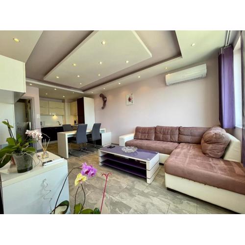 Апартамент Чаролит / Apartment Charoite