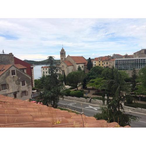 Apartment City Vibe, great location!