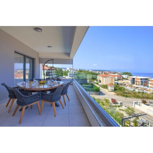 Apartment Crystal Aura 2
