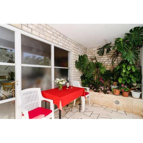 Apartment Dea - One-Bedroom Apartment with Terrace