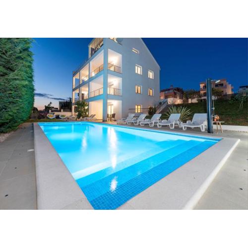 Apartment Deluxe Villa Carlotta