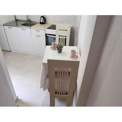 Apartment Dora - Studio Apartment with Terrace