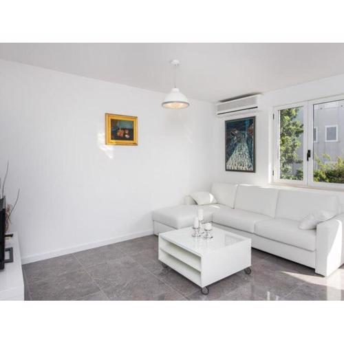Apartment Dup i - Two Bedroom Apartment with Balcony