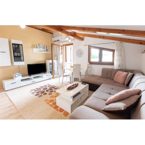 Apartment Eden in peaceful area near center